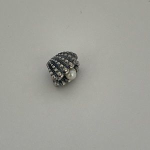 Pandora s925 ale pearl oyster charm